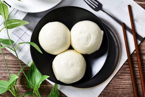 农民吃瓜馒头图片真实,农民丰收喜悦的甜蜜瞬间