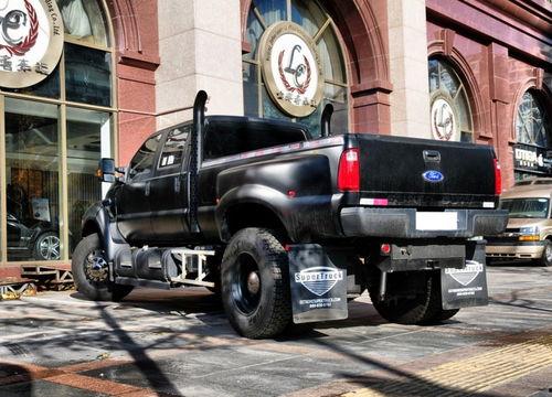 网红买奔驰送父亲