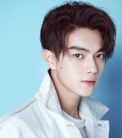 许凯爆料炫富图片视频大全,图片视频大全揭露明星奢华生活